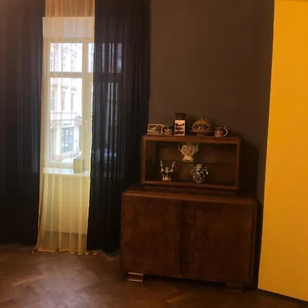 History на проспекті свободи 49 Apartment *