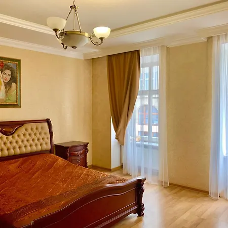 History на проспекті свободи 49 *