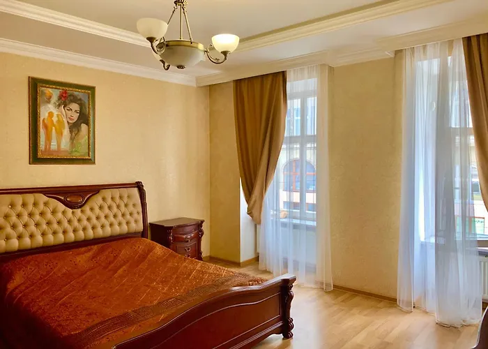 History на проспекті свободи 49 *